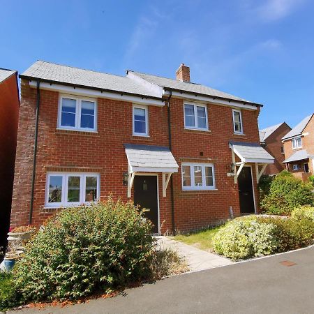 2 Bedroom House With Free Parking Lyme Regis Exterior photo